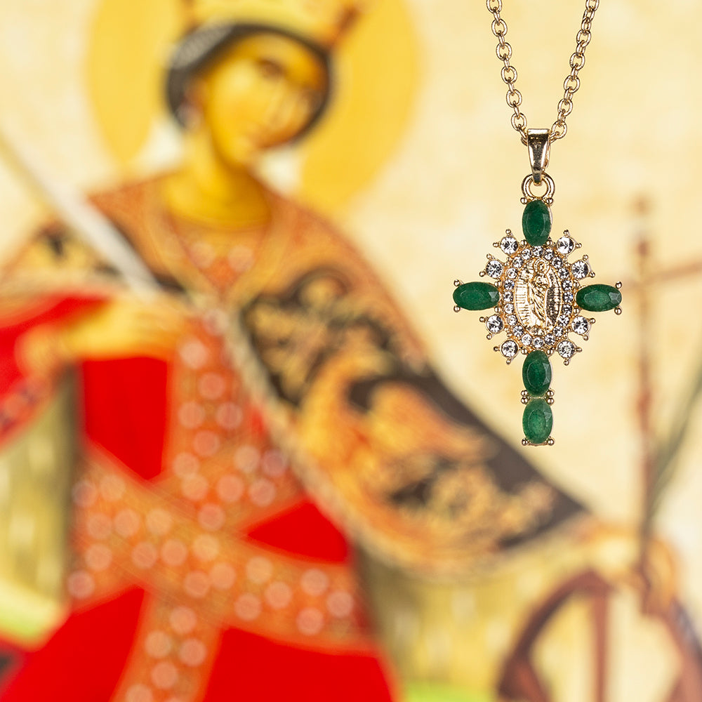 Prívesok so smaragdovým krížom s retiazkou