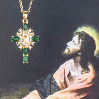 Prívesok so smaragdovým krížom s retiazkou