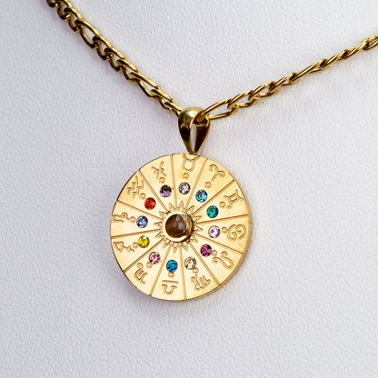 Astrologický prívesok s tigriím okom a farebnými kameňmi Emporia