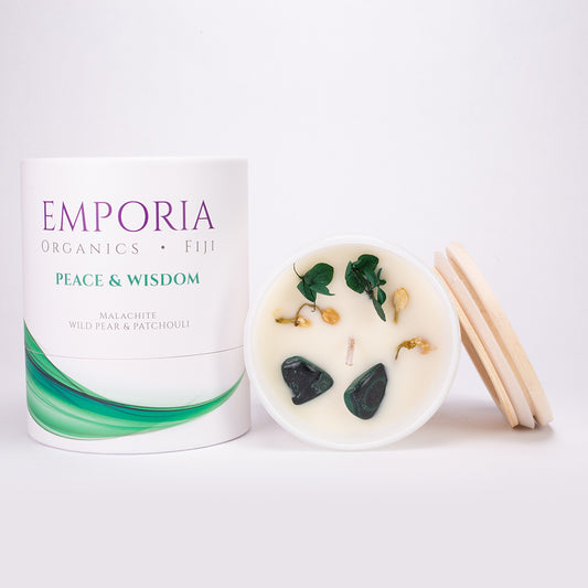 Emporia Organics Sklenená Sviečka: Fiji - POKOJ & MÚDROSŤ, s Malachitom, s vôňou divokej hrušky a pačuli, 100% sójový vosk, 230 g